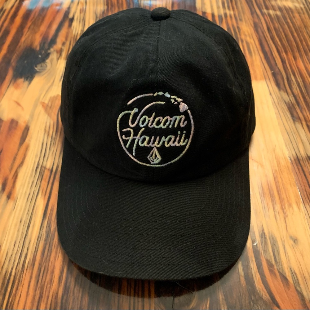 Volcom Hawaii adjustable hat.